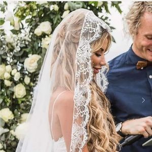 Grace loves lace veil